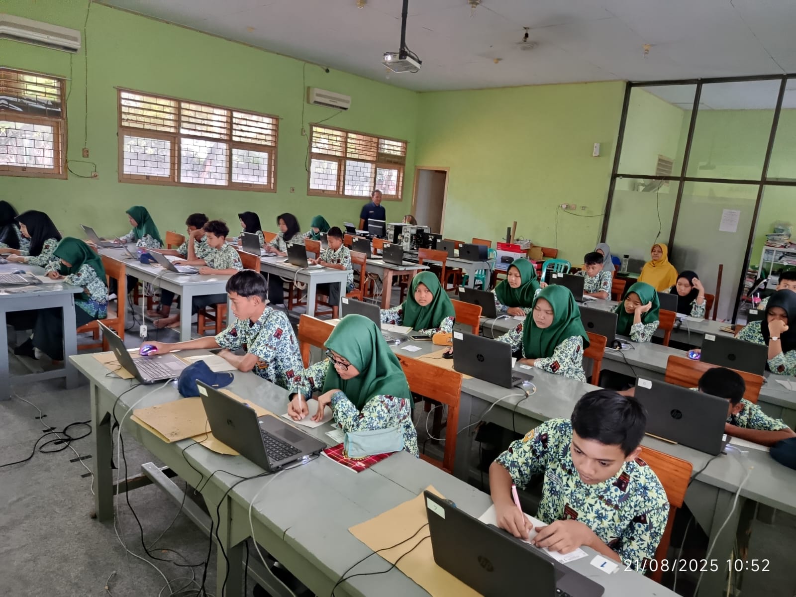 Laboratorium Komputer & Digital Class
